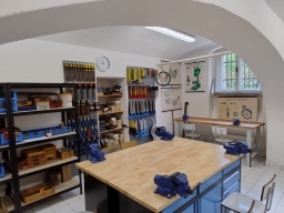 Školní dílna v novém kabátě